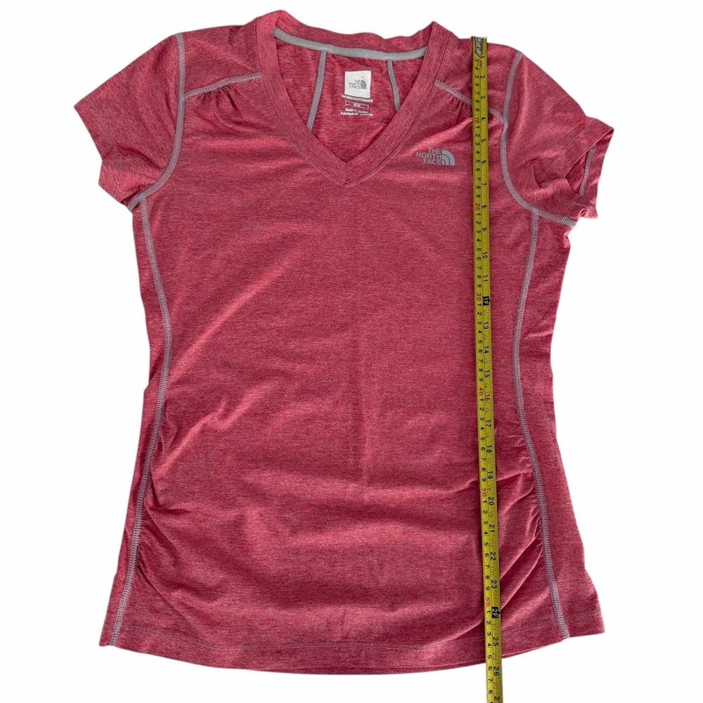 THE NORTH FACE Heathered Coral Pink Athletic V-Neck Activewear T-Shirt m - Picture 10 of 11